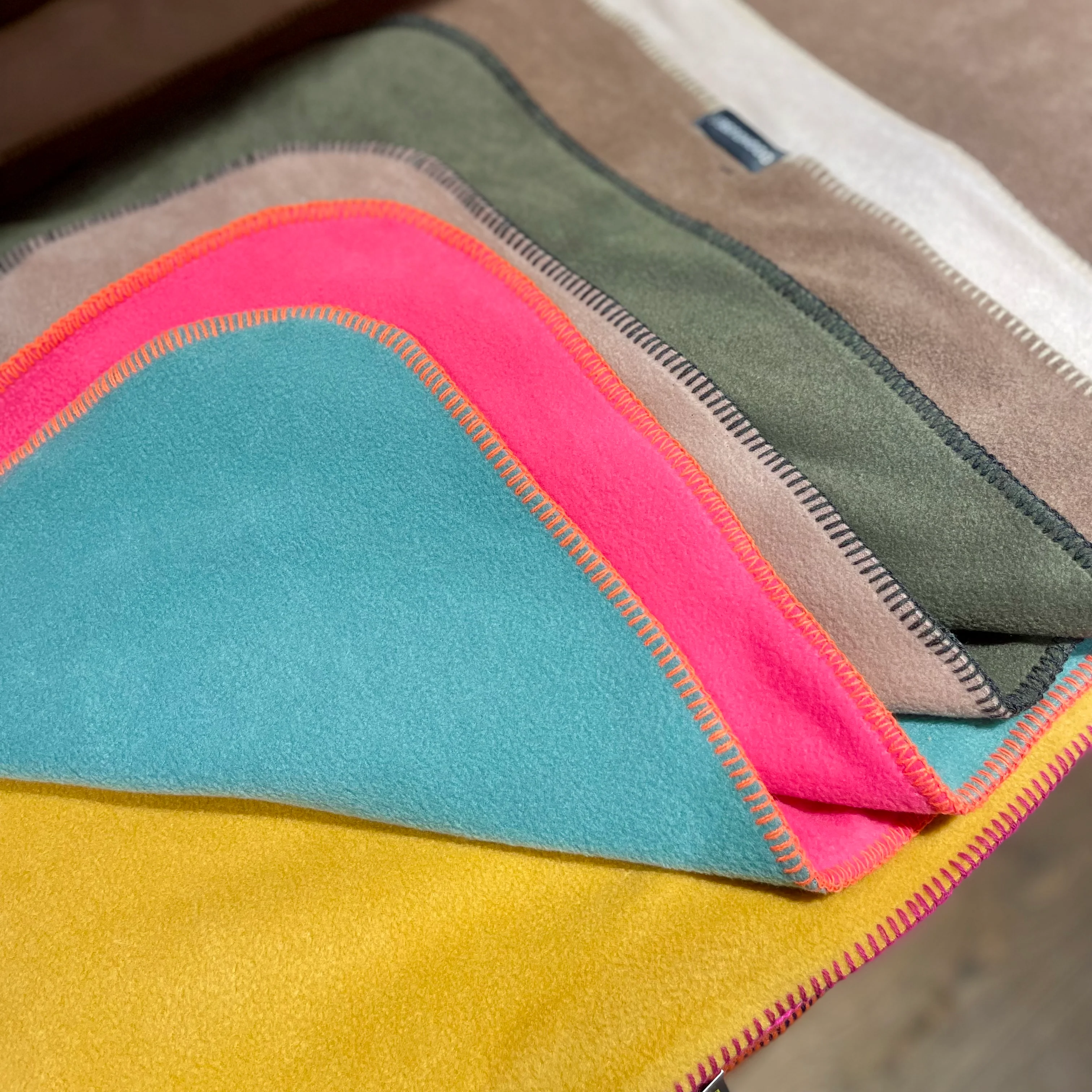 NEW Doghouse Single Stitched Blankets for Dogs - Image 14